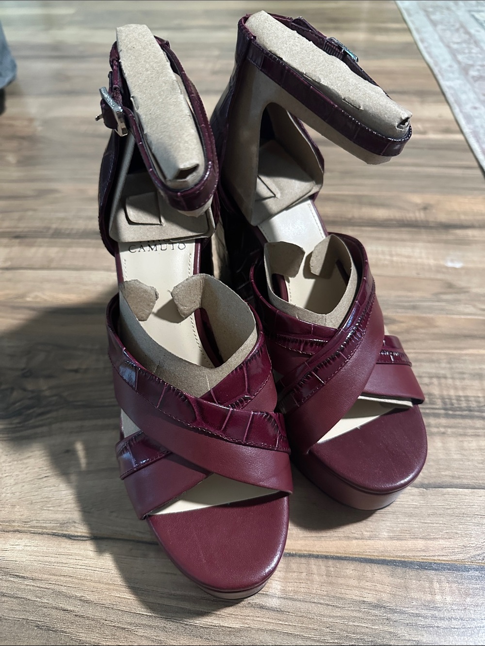 Vince Camuto Gruelie Burgundy Platform Heels Sz 8.5 NWOB